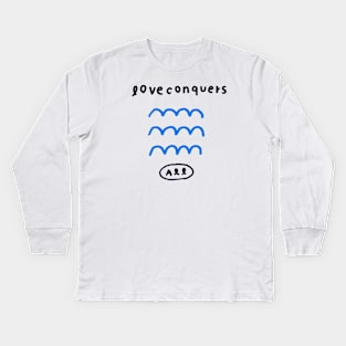 Love conquers all 7 Kids Long Sleeve T-Shirt